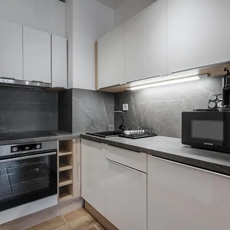 Westside River 公寓 *