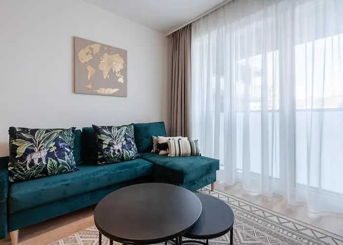 Westside River Apartment *